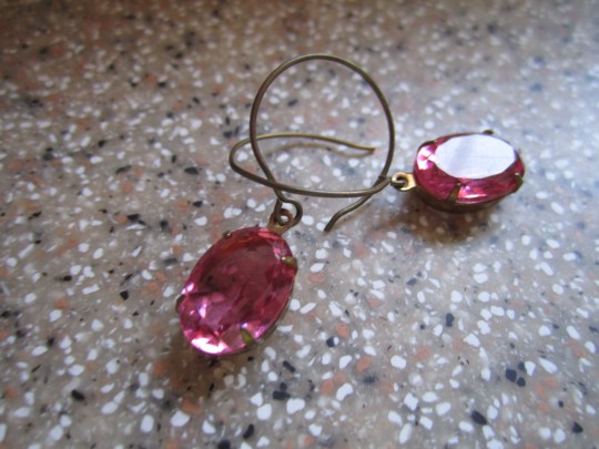 Lovely pink vintage style glass faceted stones in a raw brass finding with round brass ear wires 