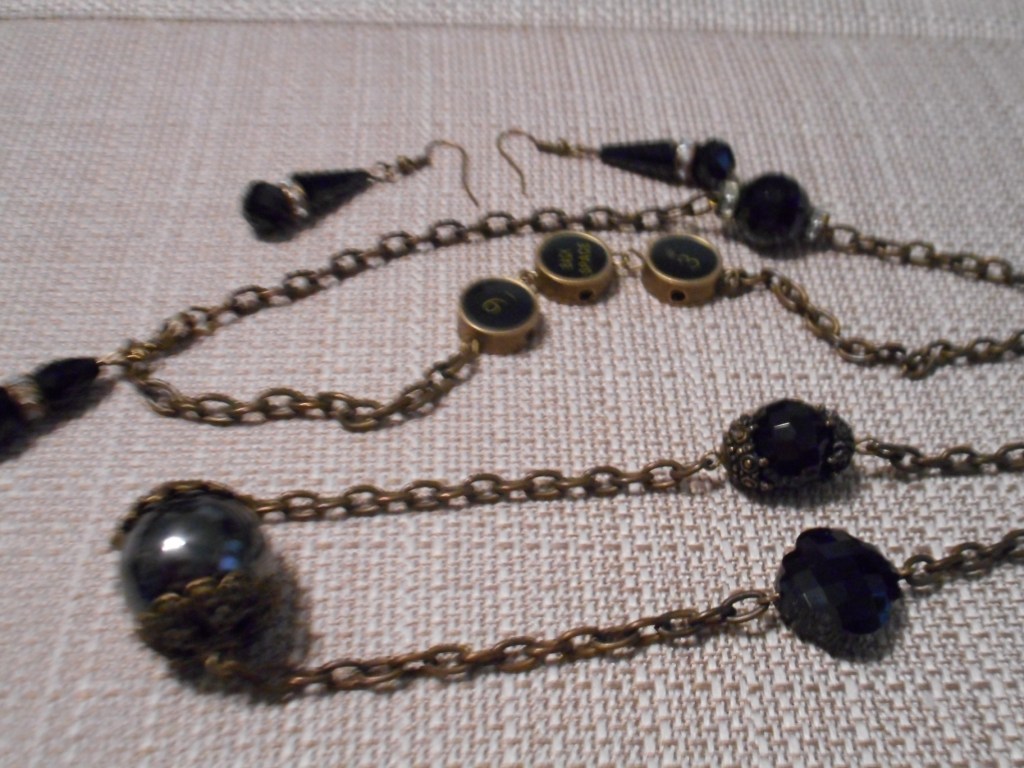 Steampunk inspired necklace and earring set !