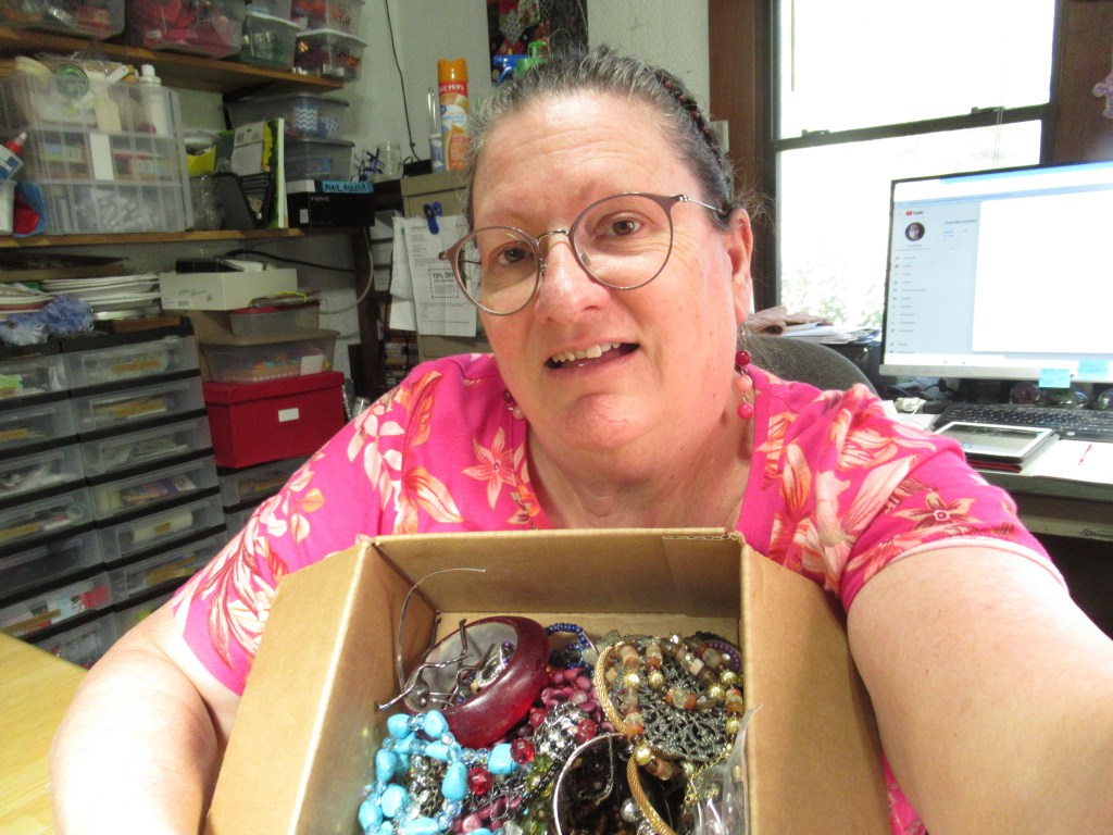 Updates, what am I up to lately ? My new resale room !